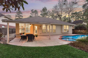 Lovely Woodlands home w/heated pool and spa!